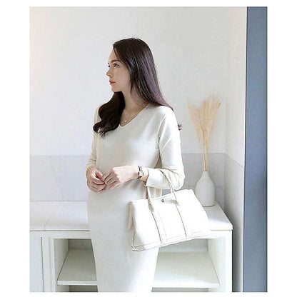 模特兒實穿米白色長裙，站於鏡前手持外套｜Stella soft v-neck knit ops（第 8 張）
