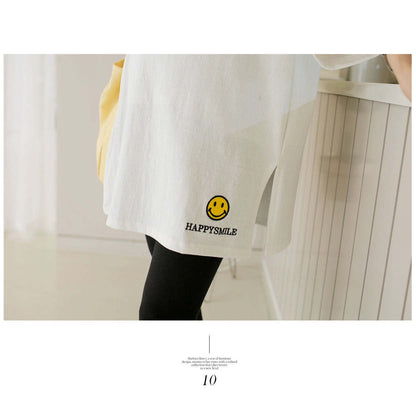 掛拍白底：米白色短袖上衣（附 WARDROBE BASIC 文字）｜微笑刺繡圖案7分袖寬鬆長Tee（第 10 張）